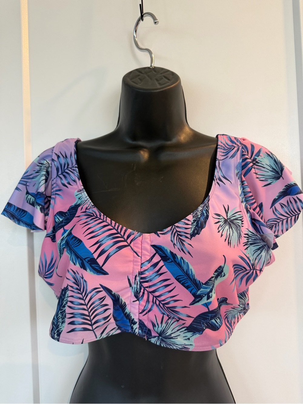 SWIM SUIT /CROP TOP TROPICAL PRINT “ARIE” Brand  sz large,lined - room for pads